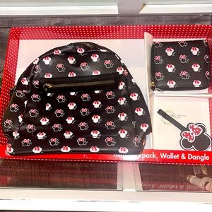 ❤️NEW!!❤️Disney Mickey Mouse Set of Mini Backpack with matching wallet & Dangle.